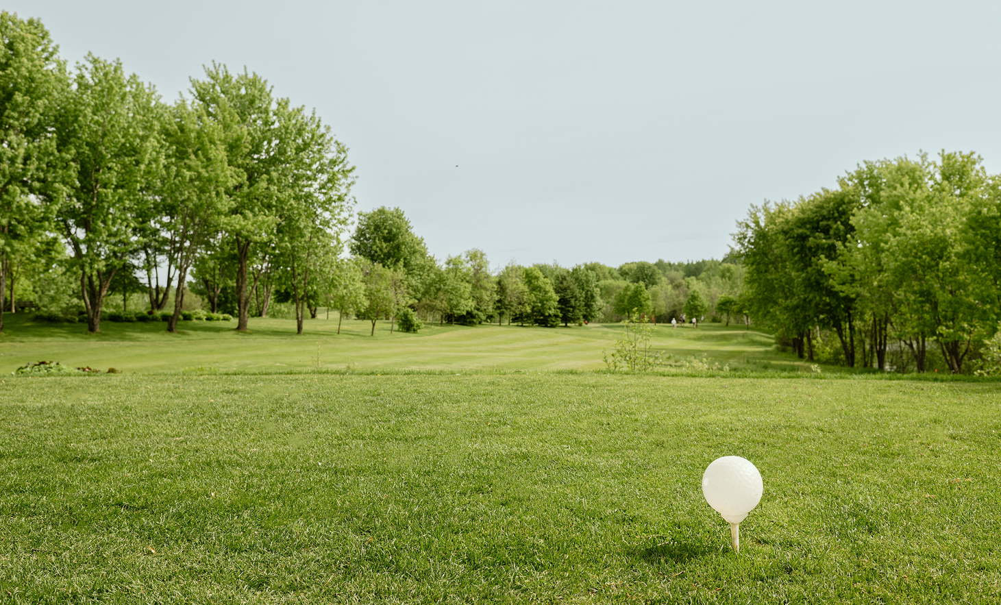 Vue sur les allées du parcours de golf à Bégin